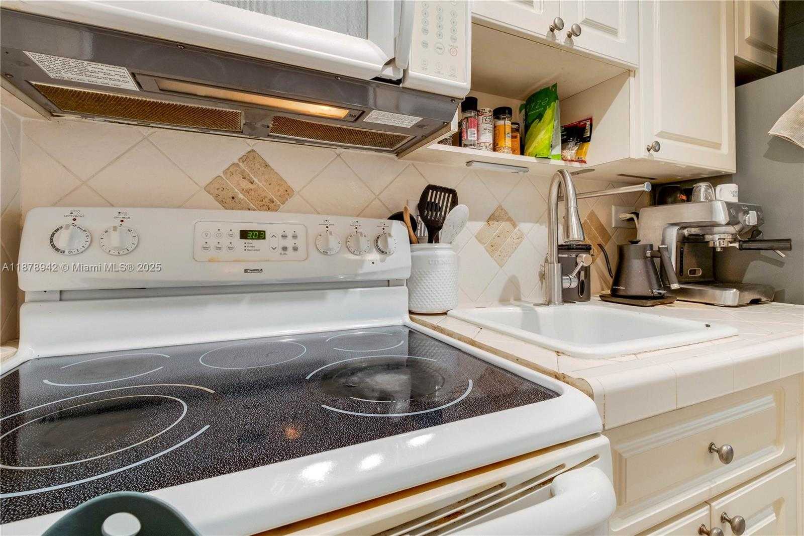 Small Image of 345 MICHIGAN AVE #34, Miami Beach Number 8