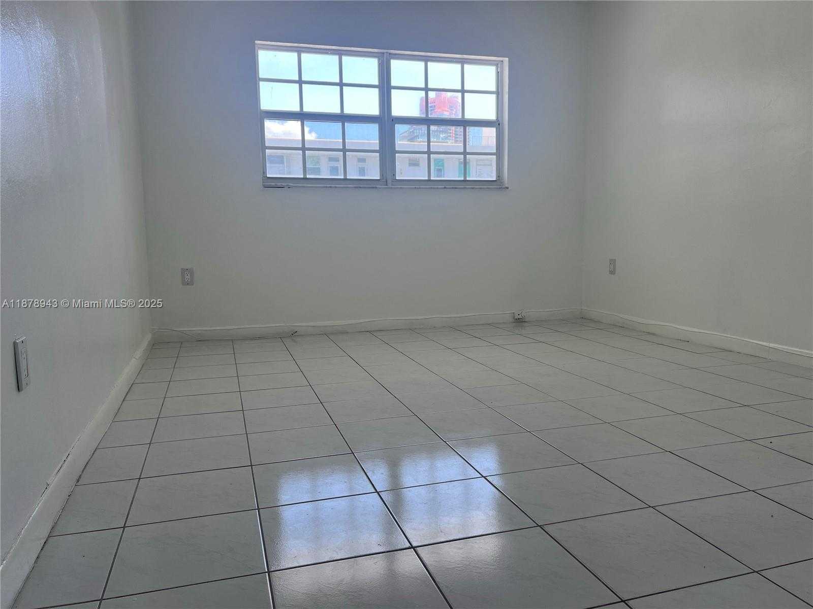 Small Image of 325 OCEAN DR #506, Miami Beach Number 11