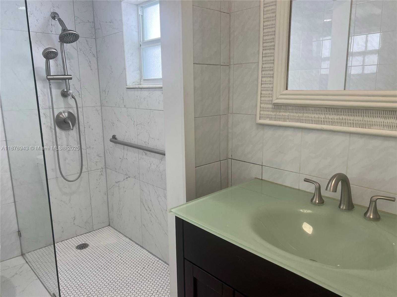 Small Image of 325 OCEAN DR #506, Miami Beach Number 14