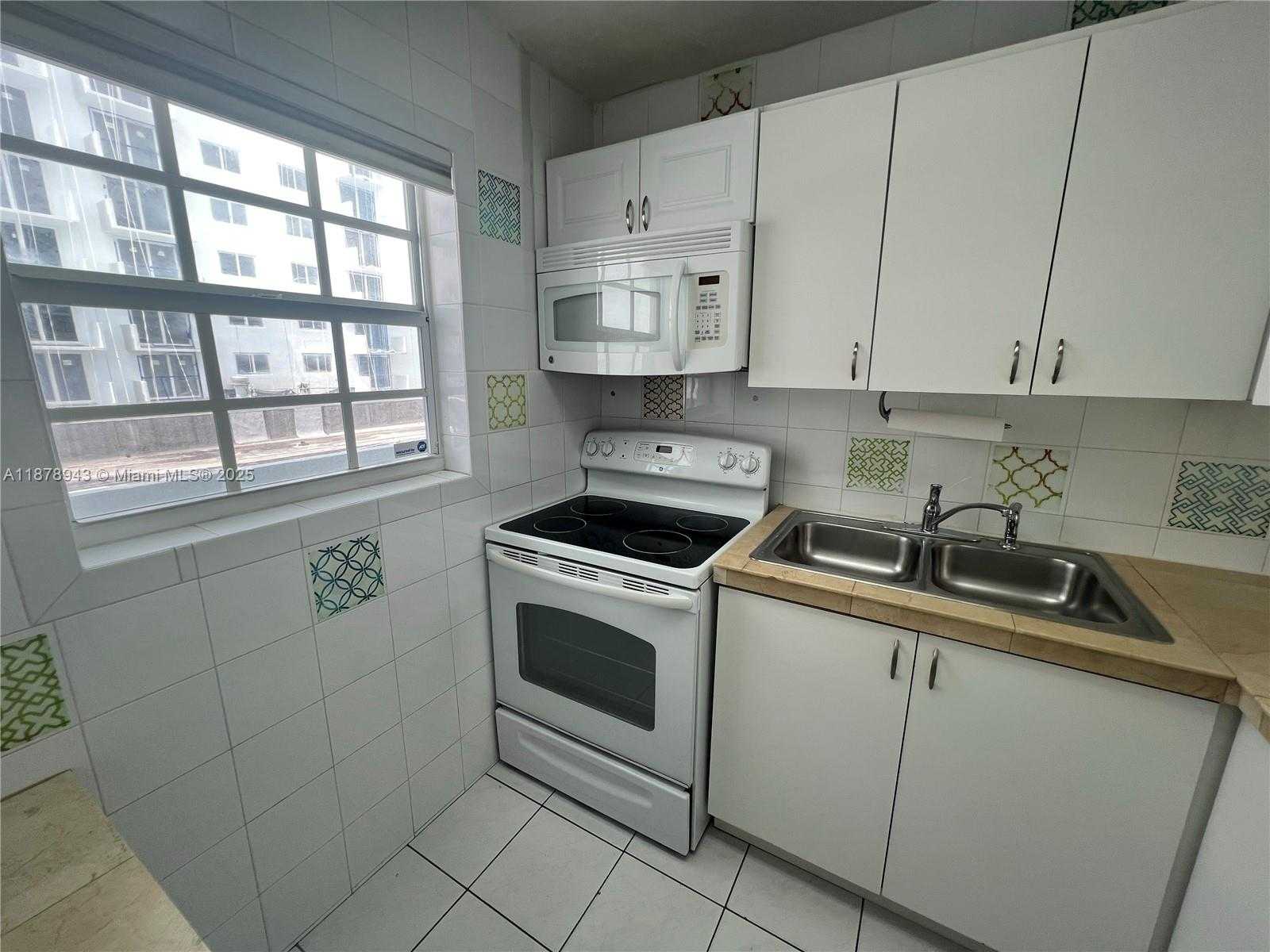 Small Image of 325 OCEAN DR #506, Miami Beach Number 8