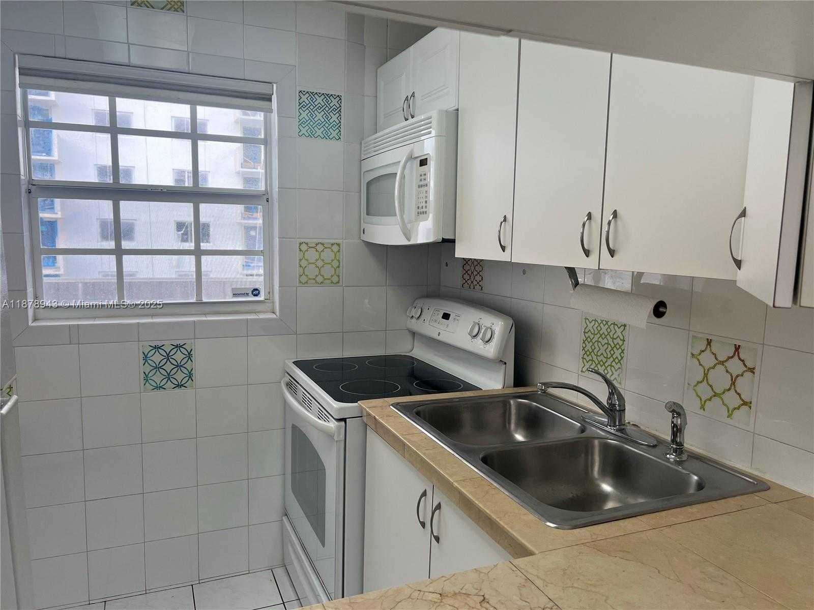 Small Image of 325 OCEAN DR #506, Miami Beach Number 9
