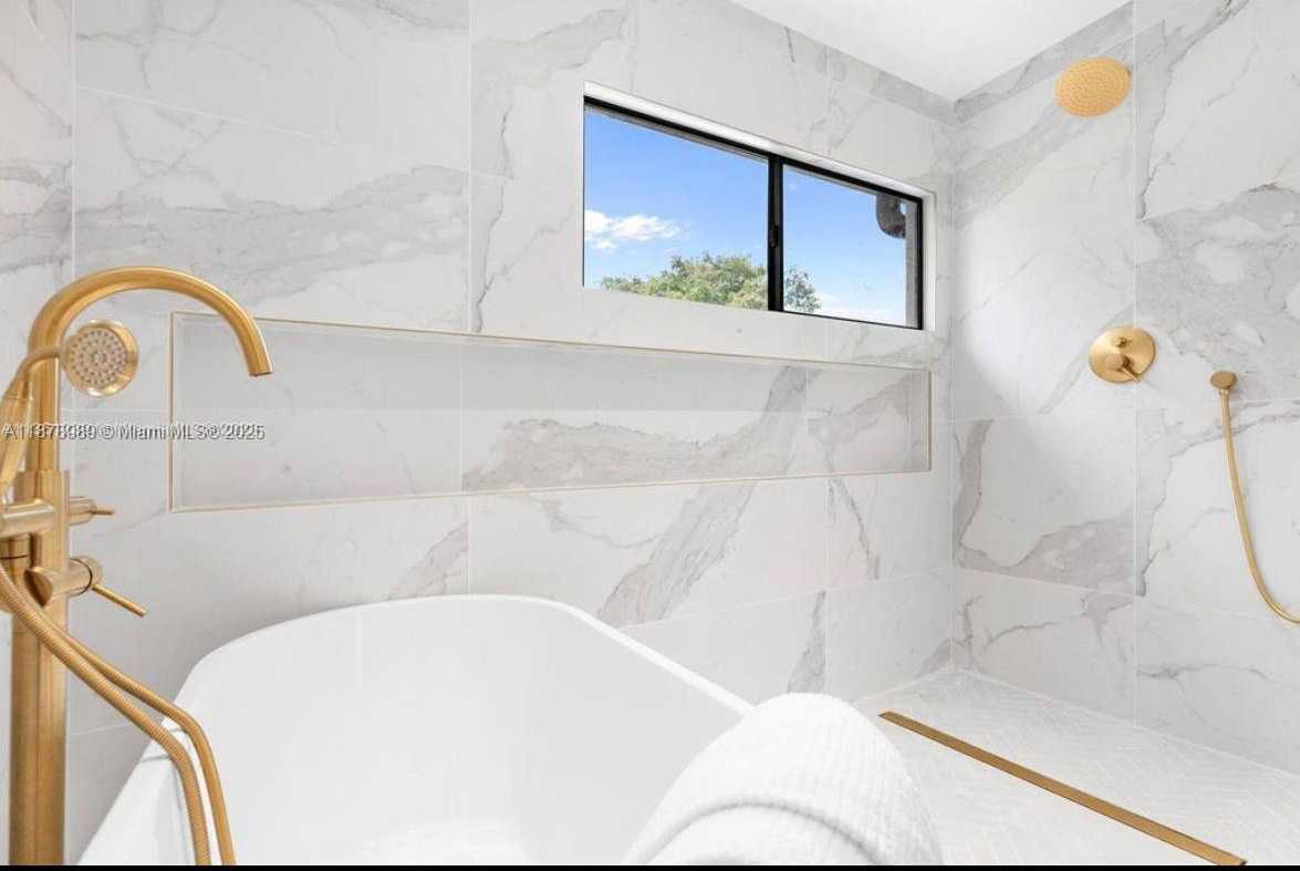 Small Image of 4444 ADAMS AVE, Miami Beach Number 12