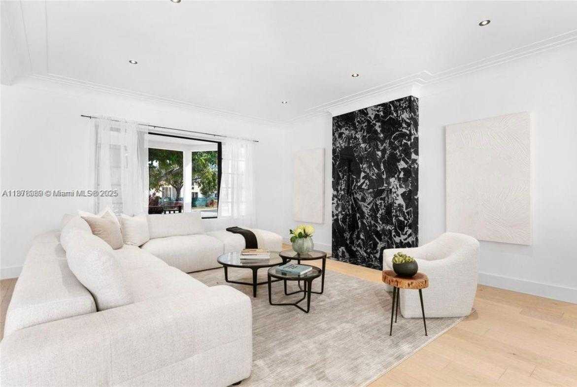 Small Image of 4444 ADAMS AVE, Miami Beach Number 3