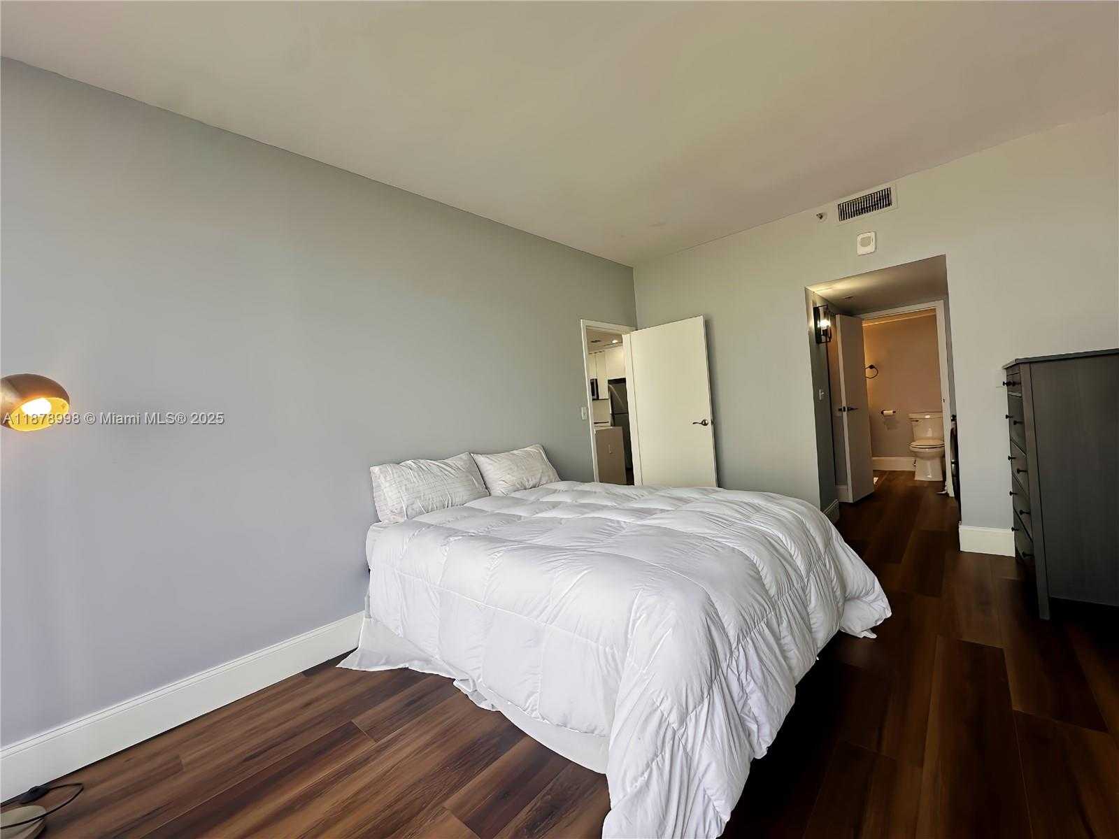 Small Image of 7601 EAST TREASURE DR #PH102, North Bay Village Number 15