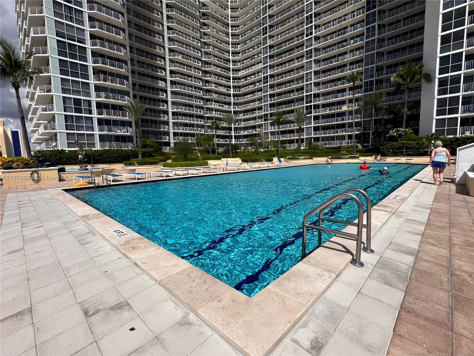 Small Image of 7601 EAST TREASURE DR #PH102, North Bay Village Number 27