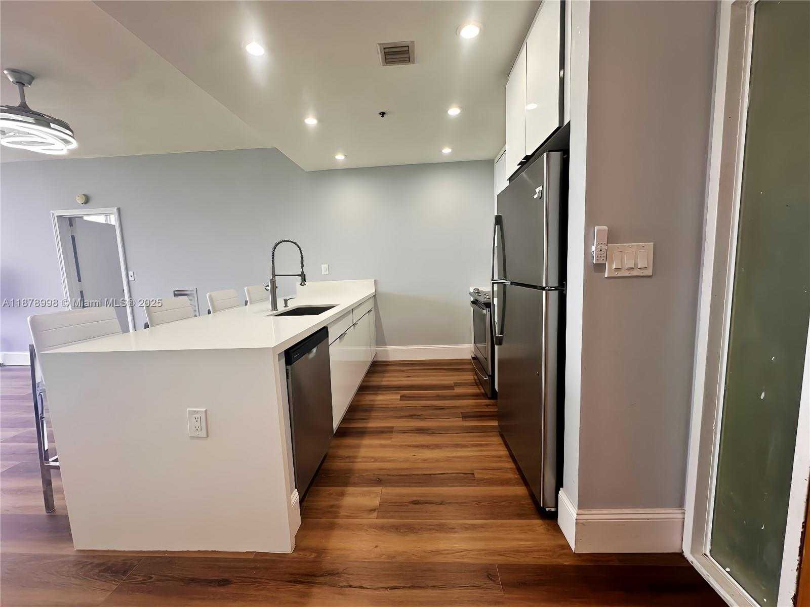 Small Image of 7601 EAST TREASURE DR #PH102, North Bay Village Number 6