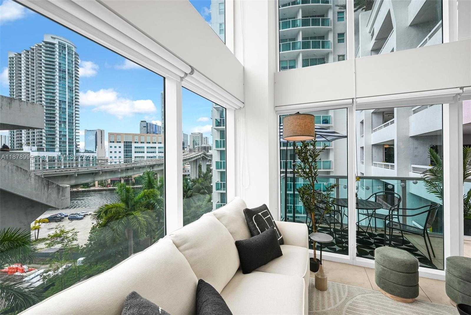 Small Image of 41 SOUTH EAST 5TH ST #517, Miami Number 3