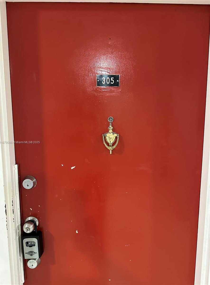 Small Image of 7118 BONITA DR #305, Miami Beach Number 10