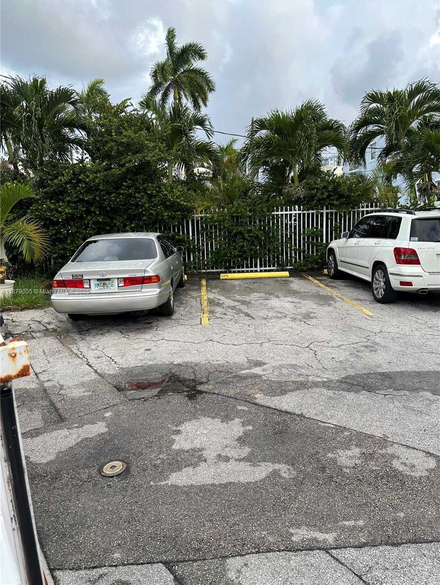 Small Image of 7118 BONITA DR #305, Miami Beach Number 15
