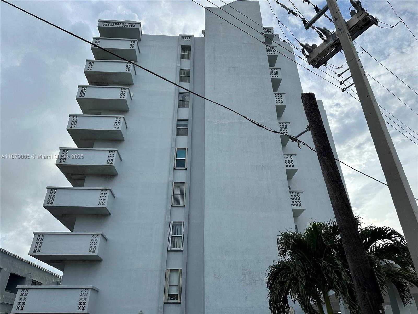 Small Image of 7118 BONITA DR #305, Miami Beach Number 16