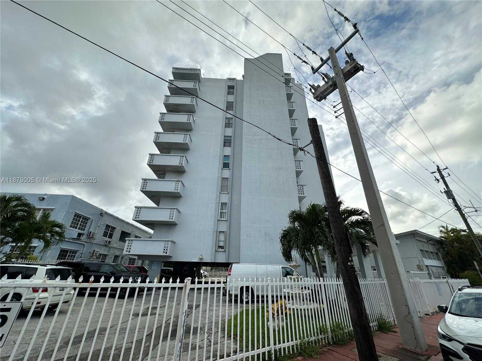 Small Image of 7118 BONITA DR #305, Miami Beach Number 17