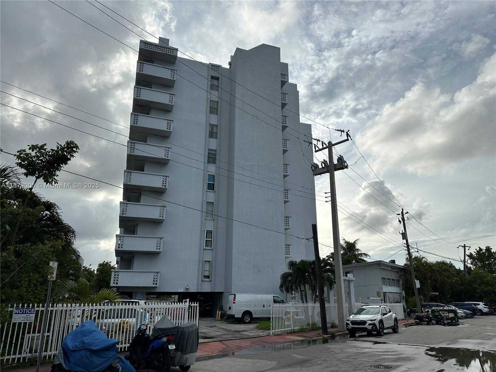 Small Image of 7118 BONITA DR #305, Miami Beach Number 18