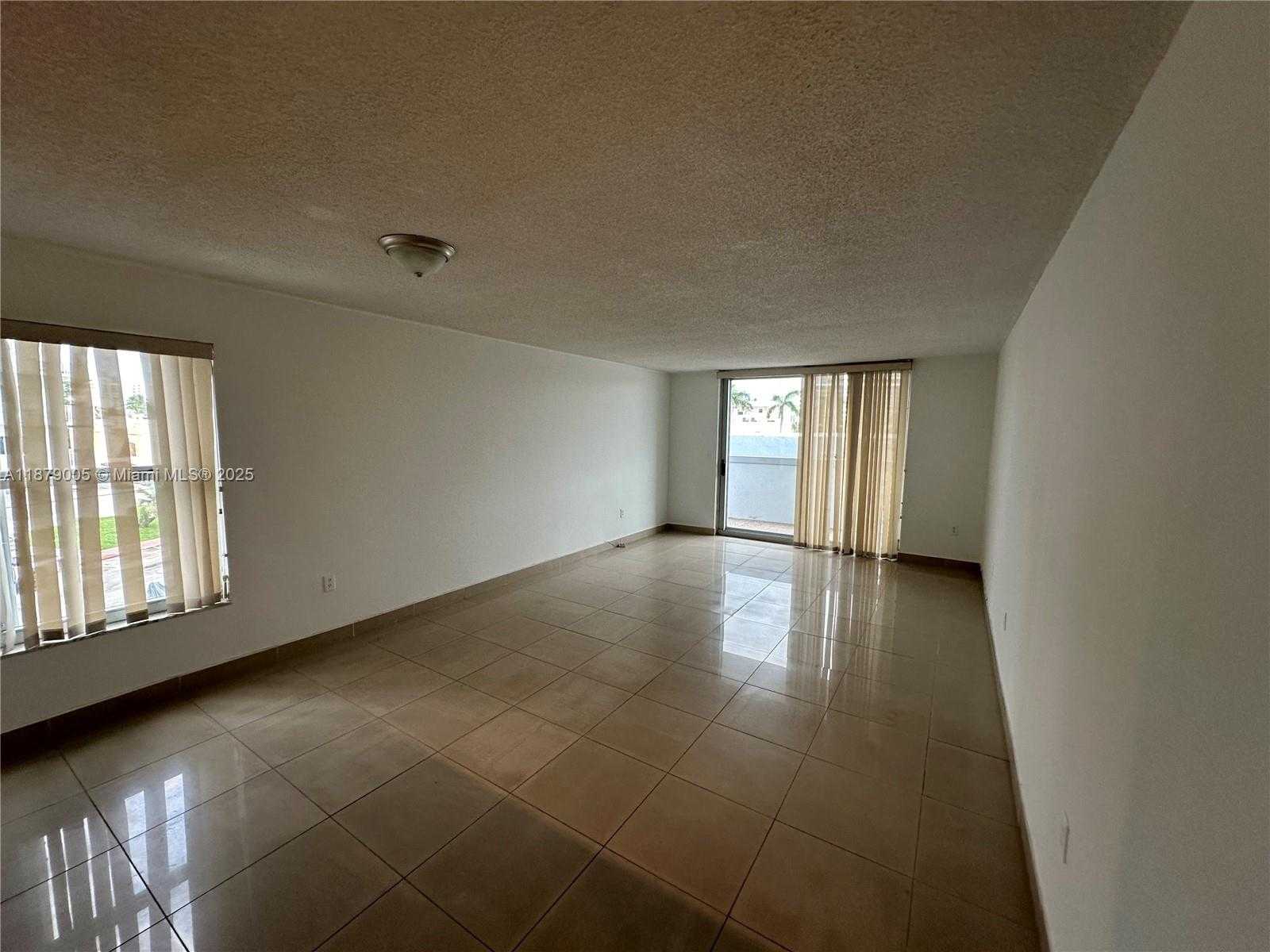 Small Image of 7118 BONITA DR #305, Miami Beach Number 4