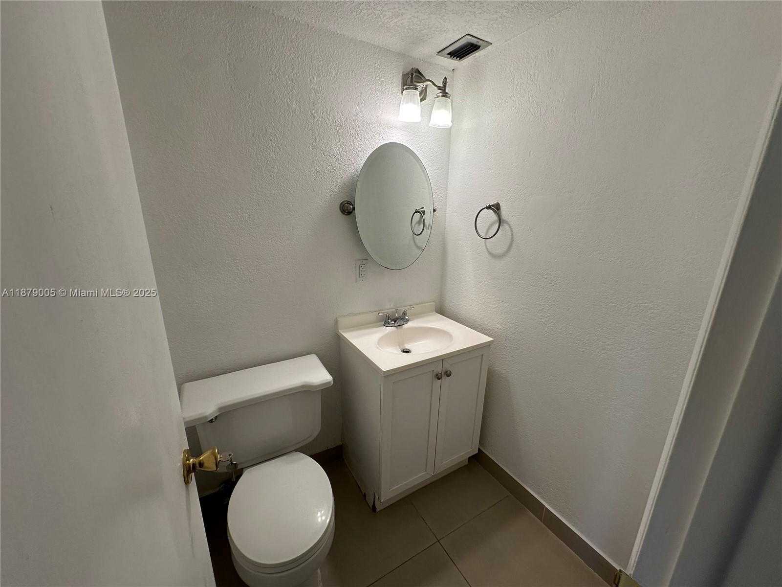 Small Image of 7118 BONITA DR #305, Miami Beach Number 5