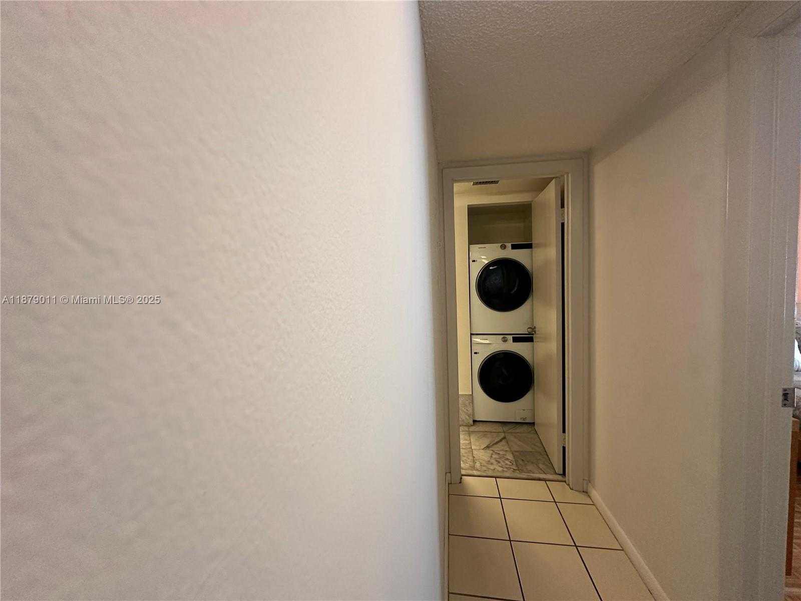 Small Image of 5415 COLLINS AVE #302A, Miami Beach Number 11