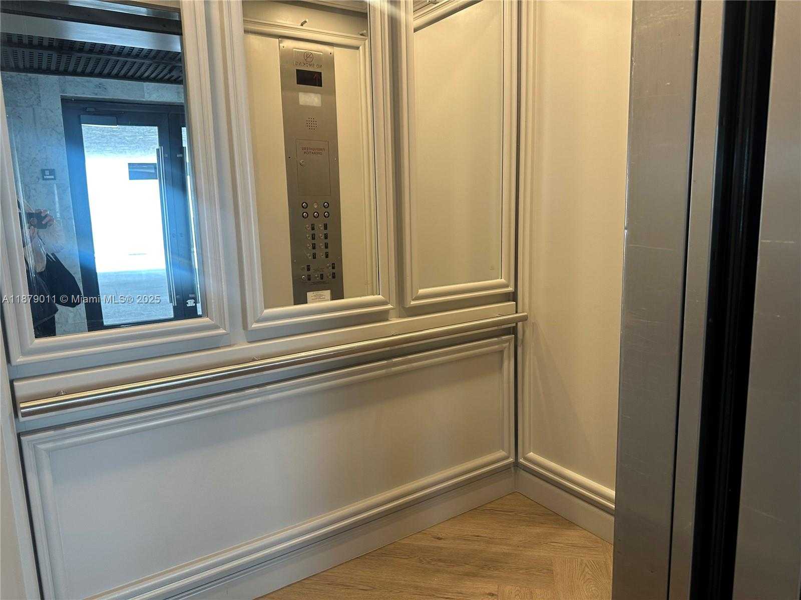 Small Image of 5415 COLLINS AVE #302A, Miami Beach Number 16