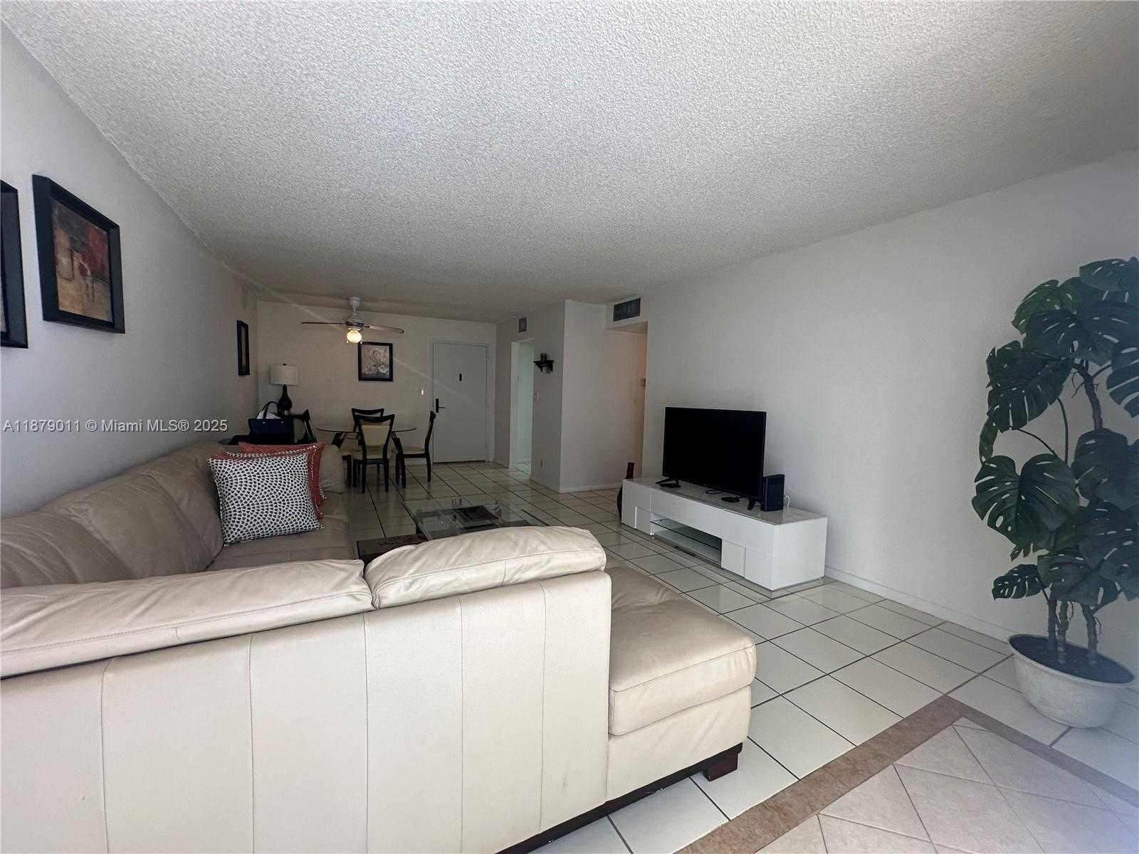 Small Image of 5415 COLLINS AVE #302A, Miami Beach Number 4