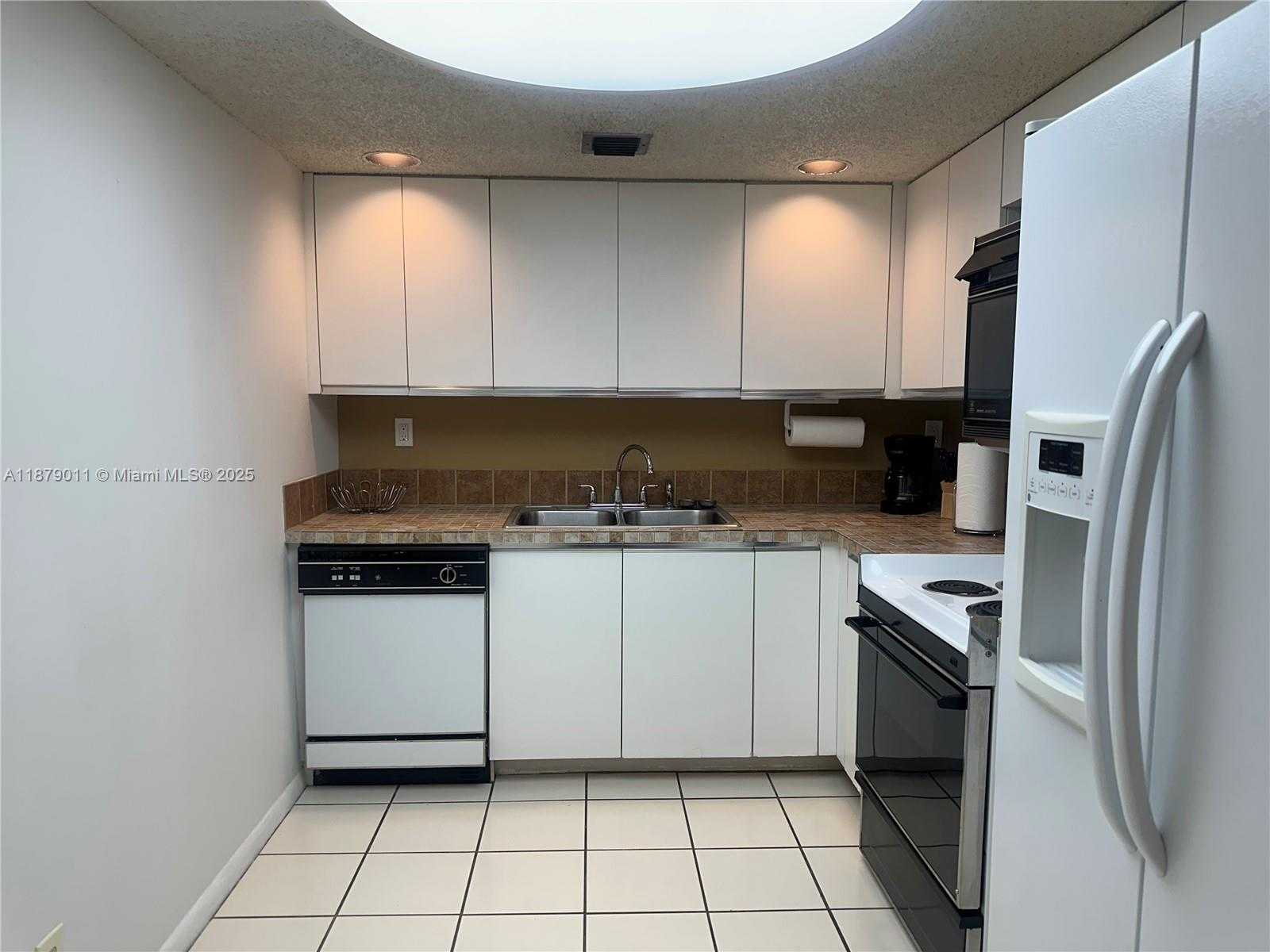Small Image of 5415 COLLINS AVE #302A, Miami Beach Number 7