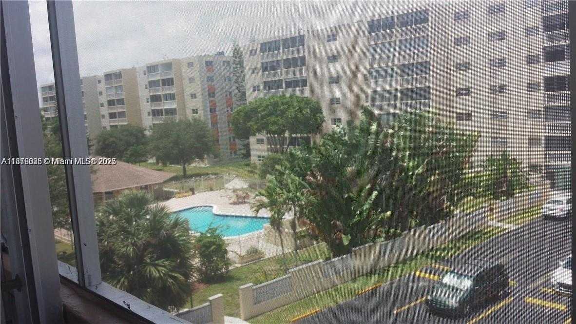Small Image of 901 NORTH EAST 14TH AVE #407, Hallandale Beach Number 19