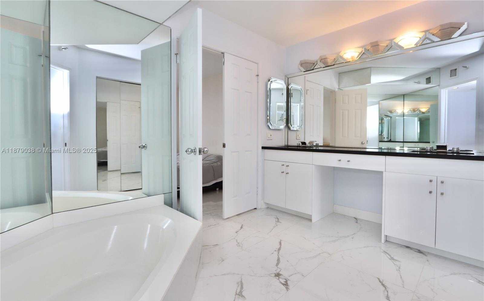 Small Image of 3530 MYSTIC POINTE DR #2510, Aventura Number 18
