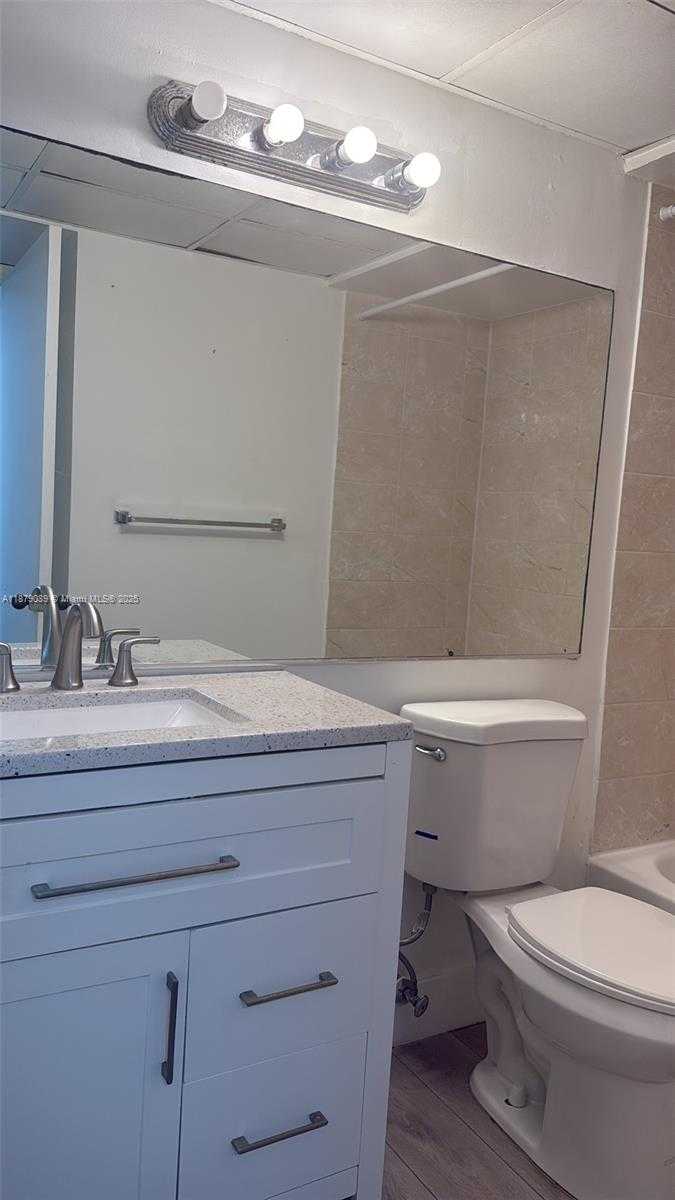 Small Image of 8100 GENEVA CT #146, Doral Number 8