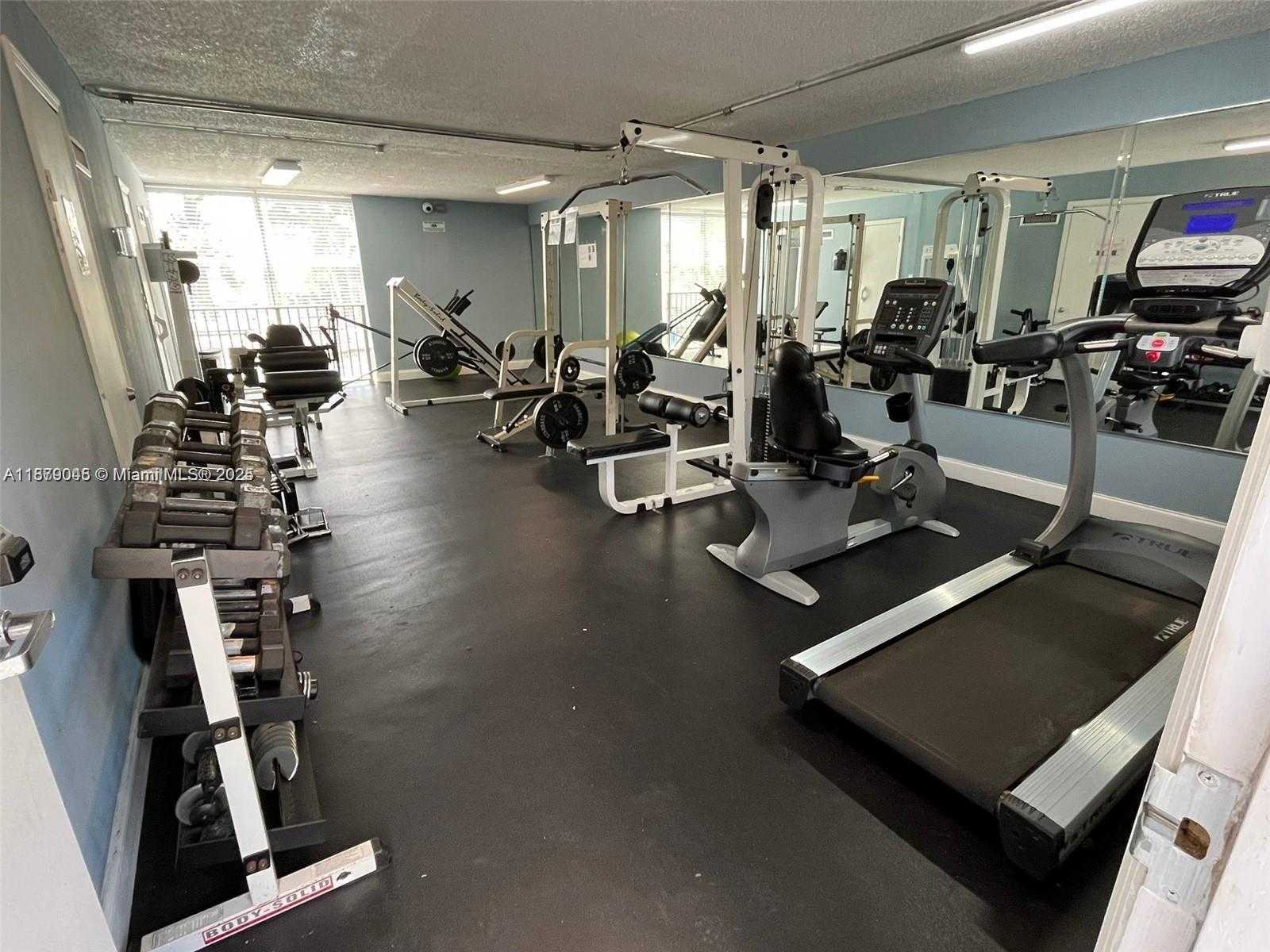 Small Image of 1801 SOUTH TREASURE DR #404, North Bay Village Number 10