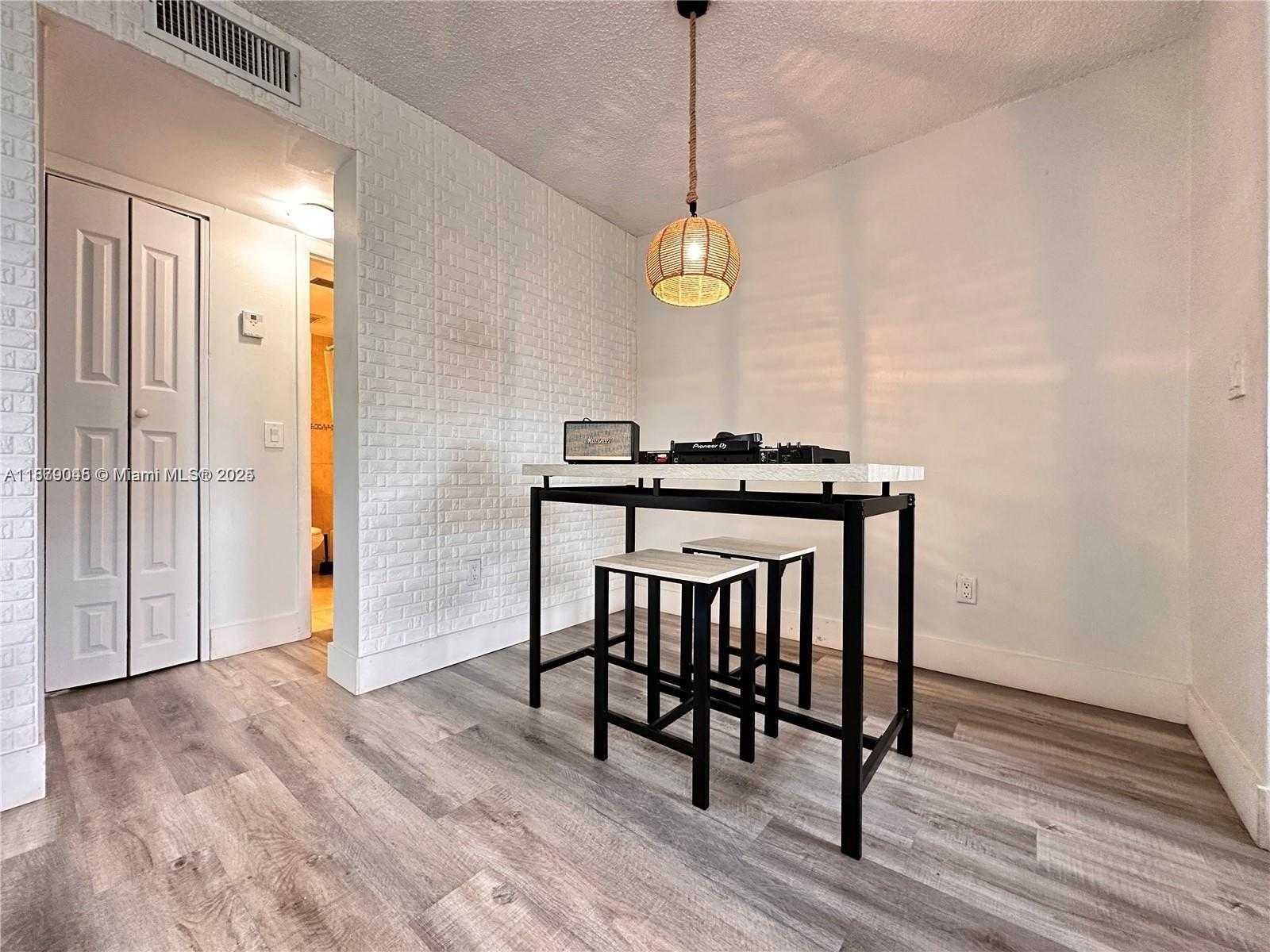 Small Image of 1801 SOUTH TREASURE DR #404, North Bay Village Number 2