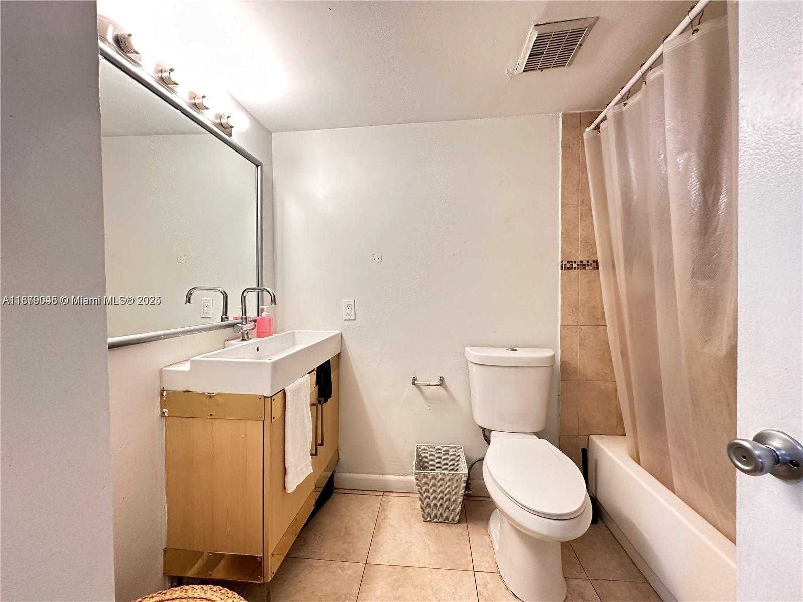 Small Image of 1801 SOUTH TREASURE DR #404, North Bay Village Number 8