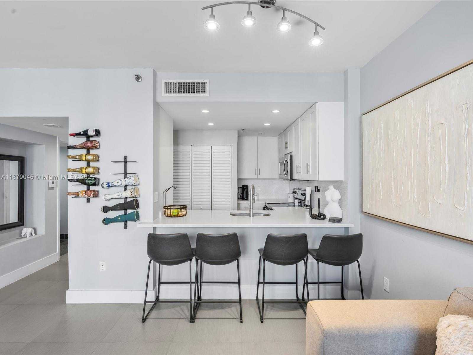 Small Image of 540 BRICKELL KEY DR #1702, Miami Number 9