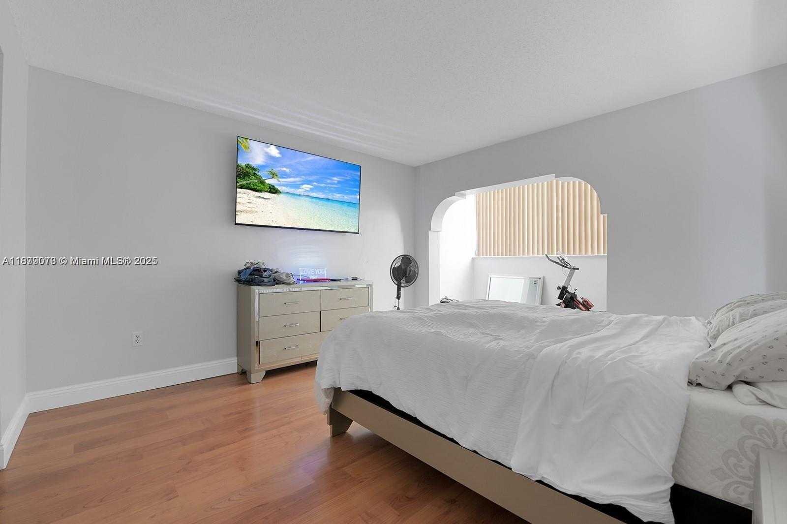 Small Image of 1555 WEST 44TH PL #322, Hialeah Number 13