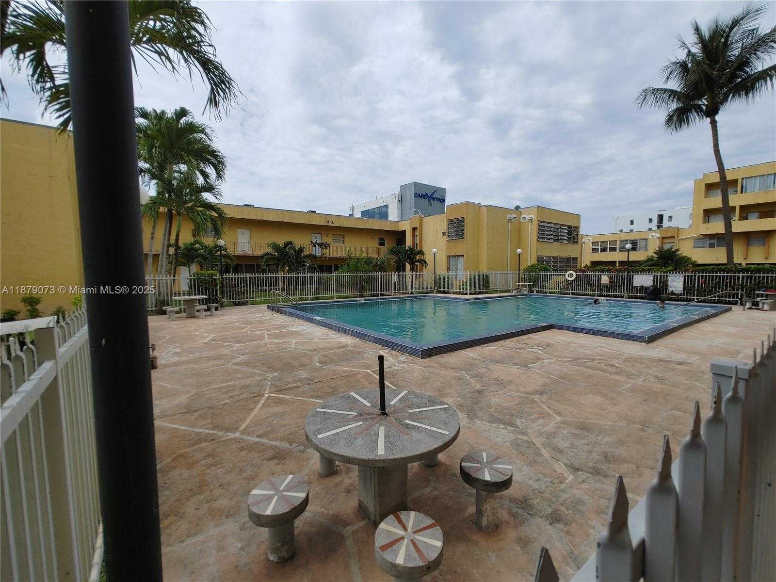 Small Image of 1555 WEST 44TH PL #322, Hialeah Number 21