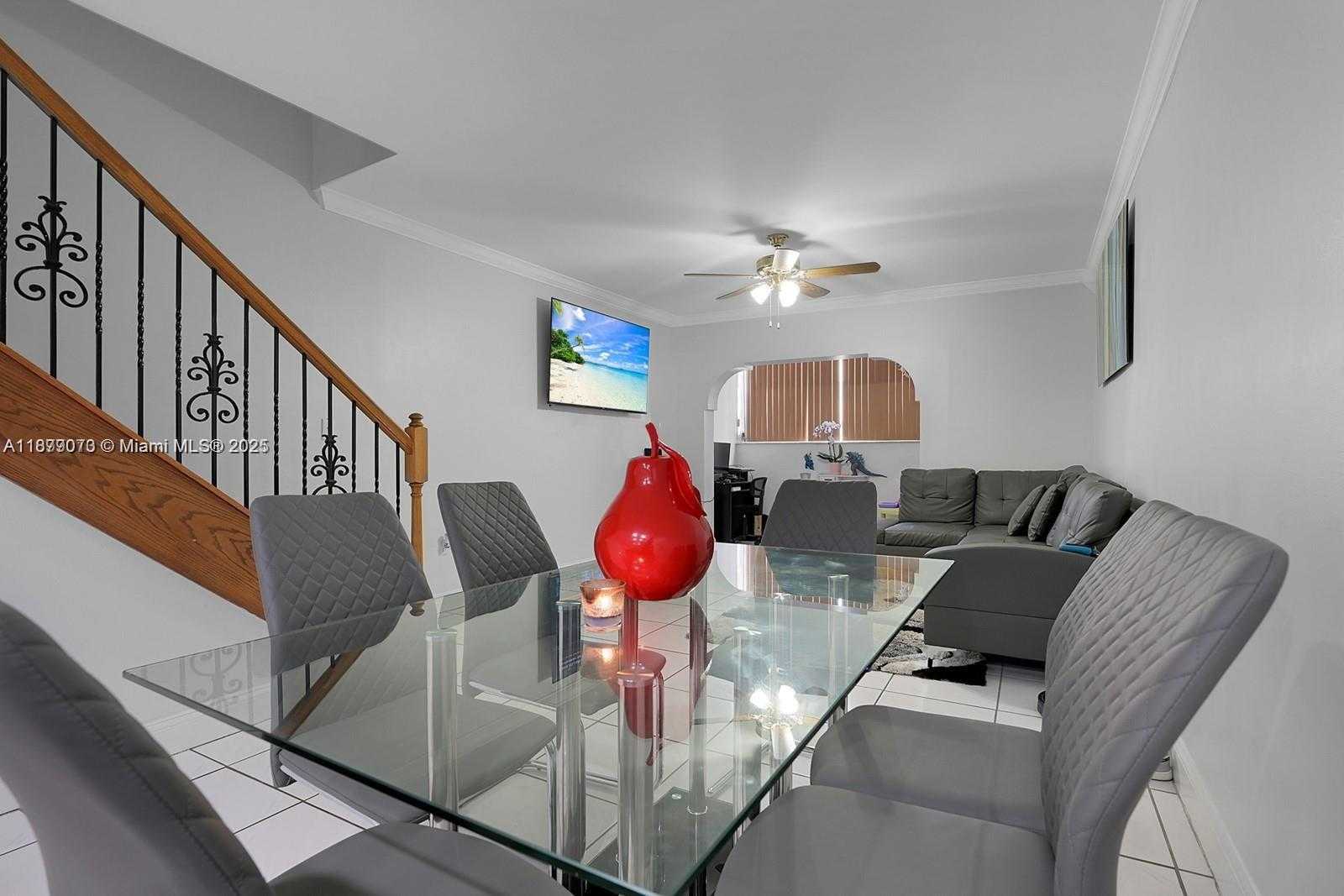 Small Image of 1555 WEST 44TH PL #322, Hialeah Number 3
