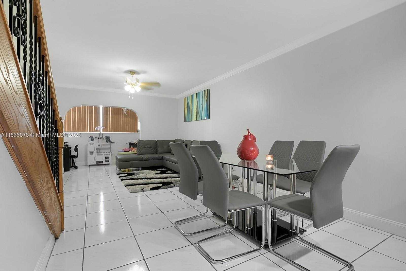 Small Image of 1555 WEST 44TH PL #322, Hialeah Number 4