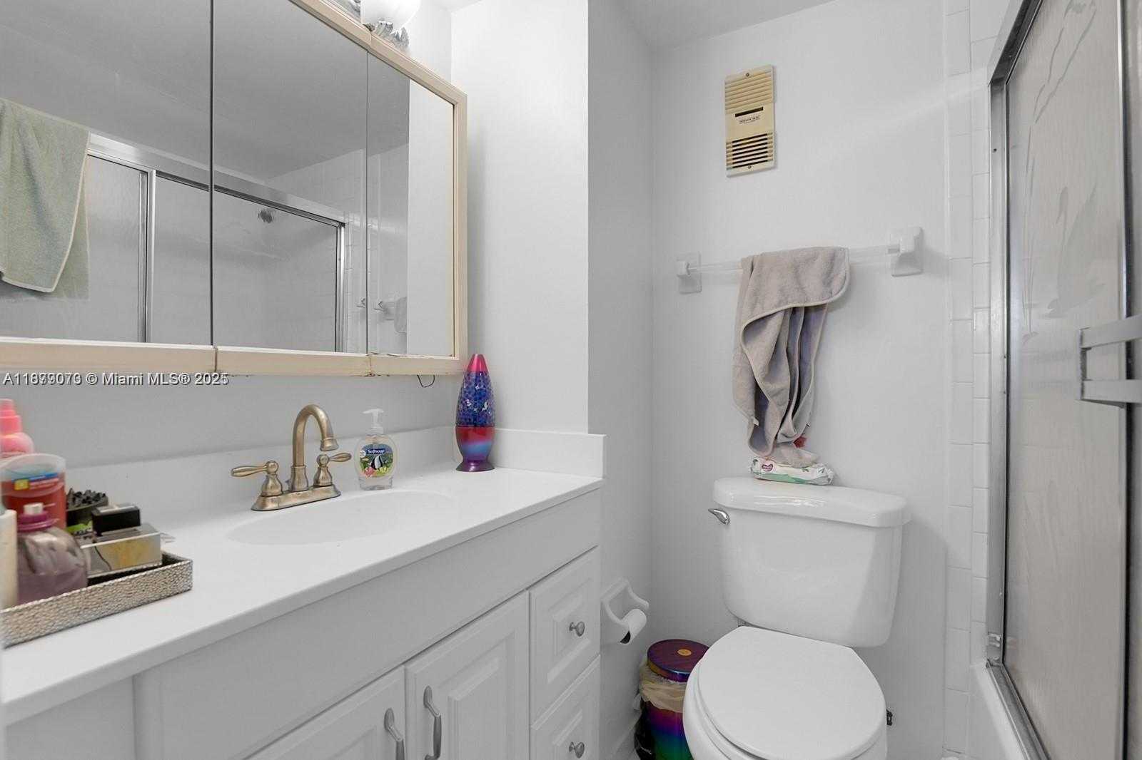 Small Image of 1555 WEST 44TH PL #322, Hialeah Number 9