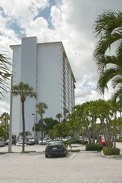 Small Image of 400 KINGS POINT DR #224, Sunny Isles Beach Number 2