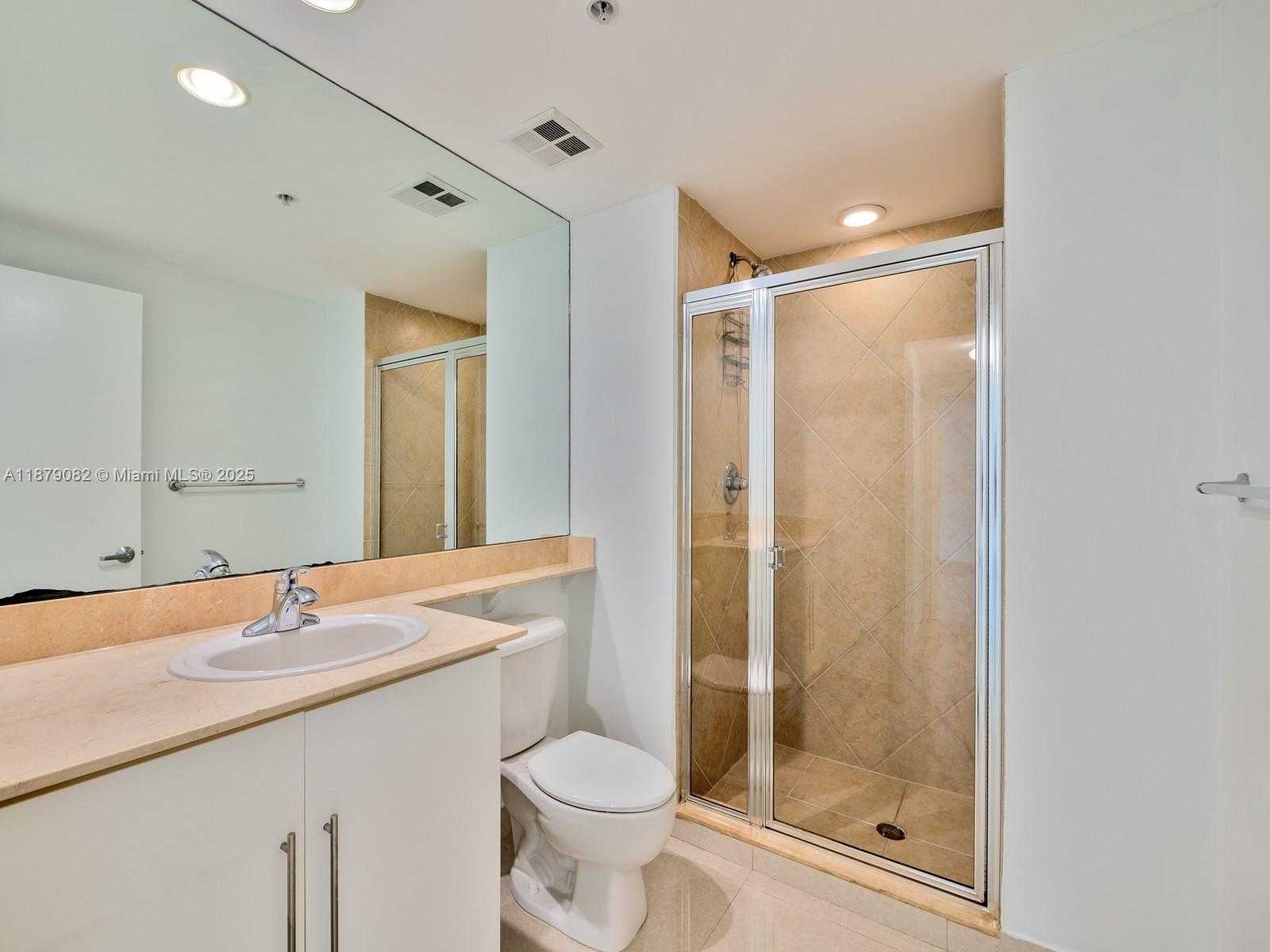 Small Image of 325 Biscayne Blvd, Miami, FL 33131, USA Number 12