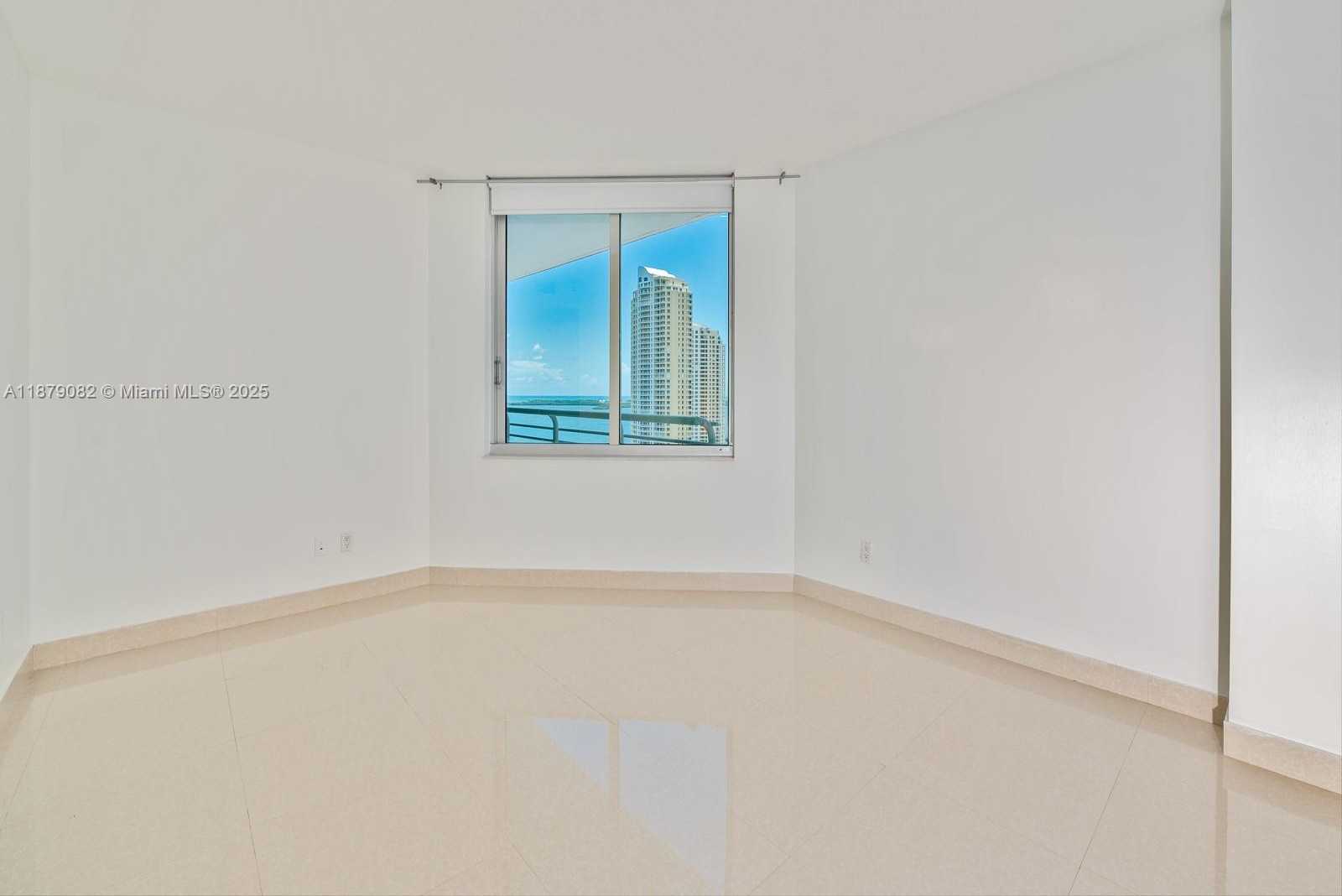 Small Image of 325 Biscayne Blvd, Miami, FL 33131, USA Number 15