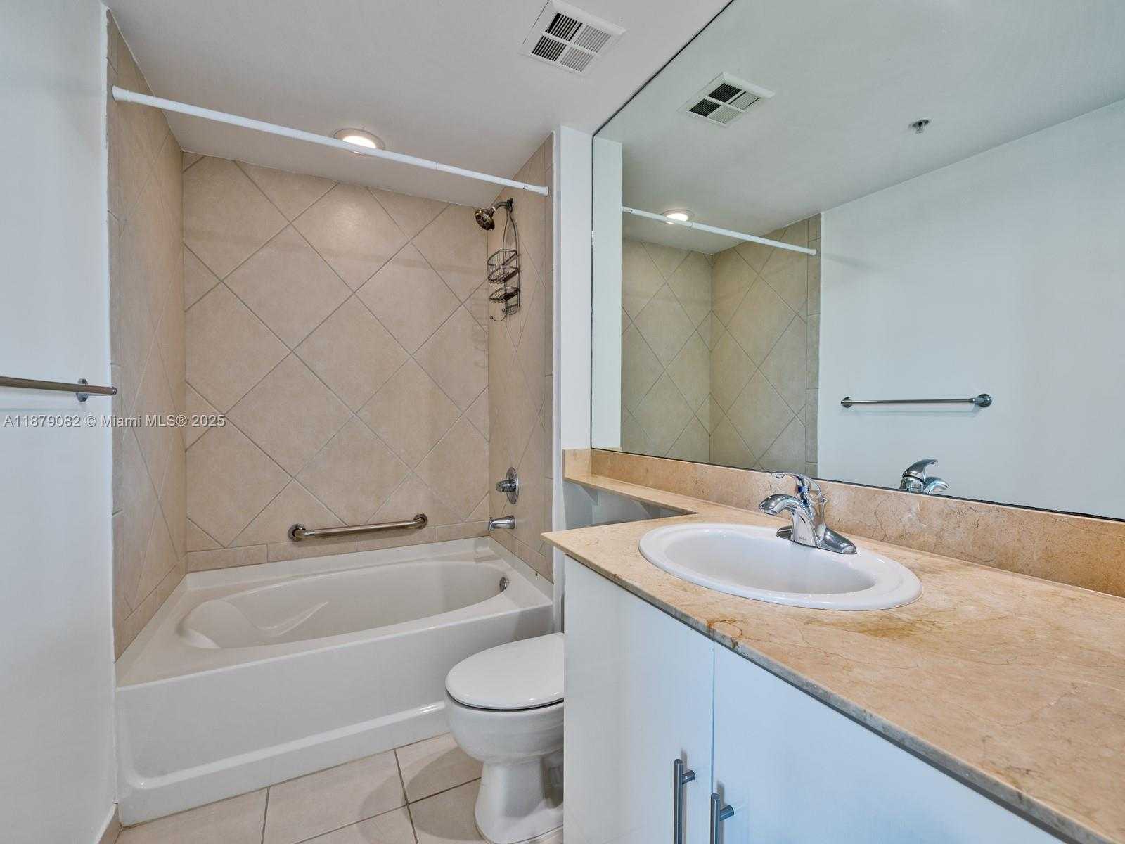 Small Image of 325 Biscayne Blvd, Miami, FL 33131, USA Number 17