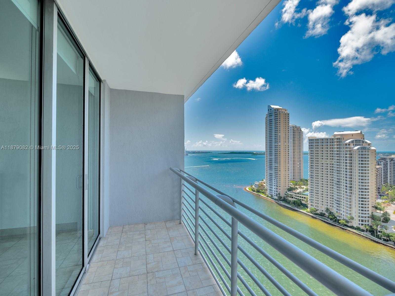 Small Image of 325 Biscayne Blvd, Miami, FL 33131, USA Number 21