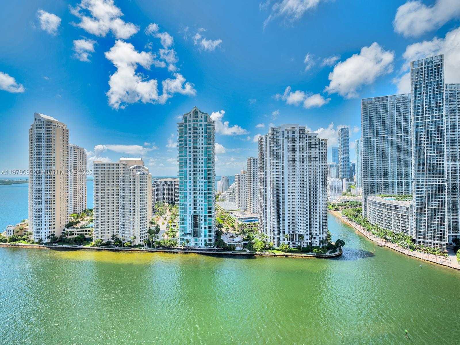 Small Image of 325 Biscayne Blvd, Miami, FL 33131, USA Number 22