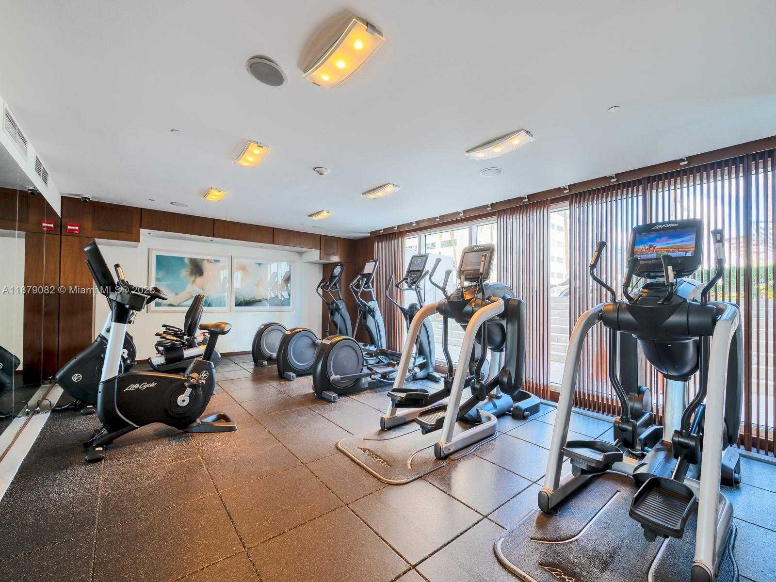 Small Image of 325 Biscayne Blvd, Miami, FL 33131, USA Number 26