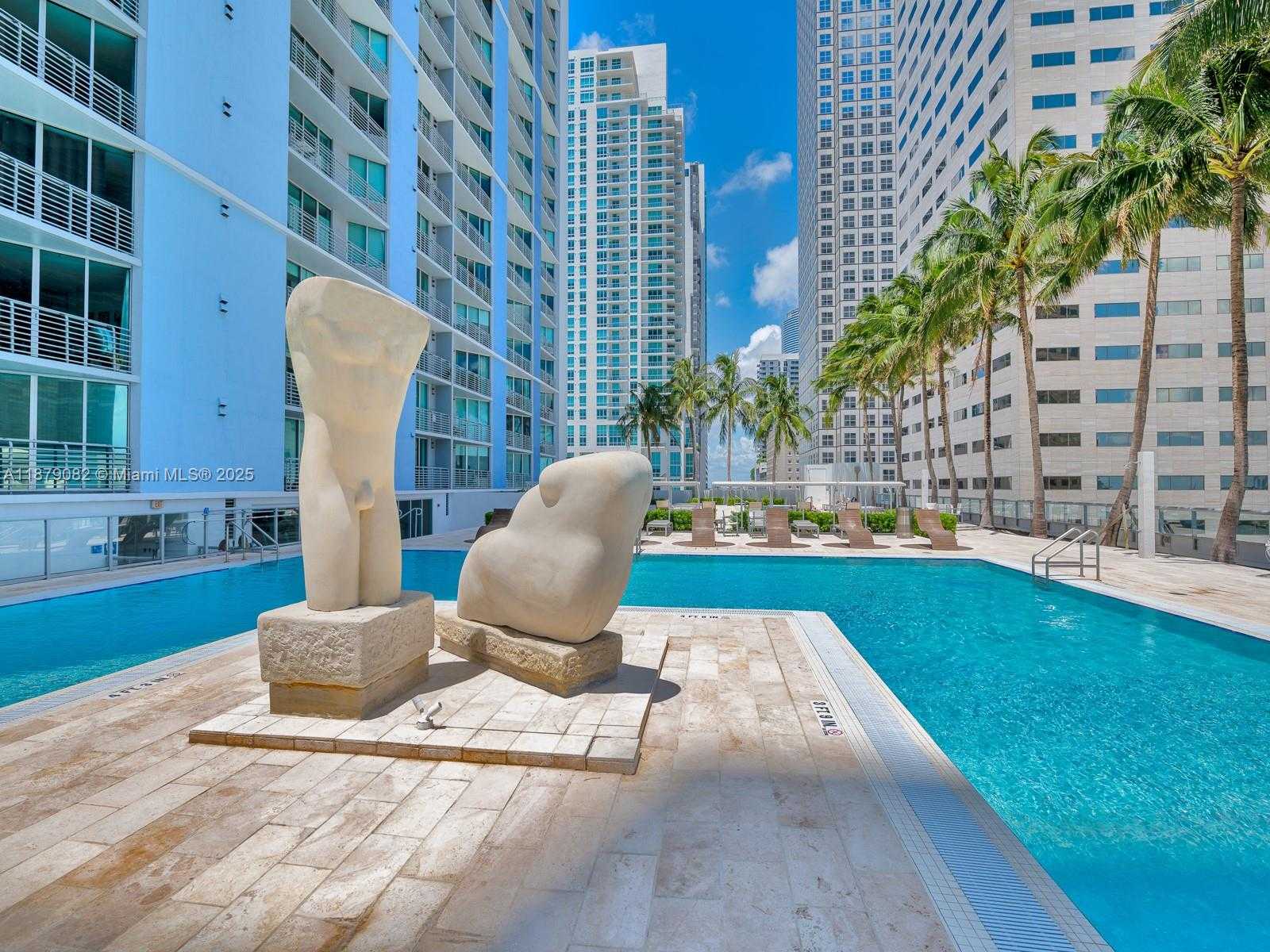 Small Image of 325 Biscayne Blvd, Miami, FL 33131, USA Number 29