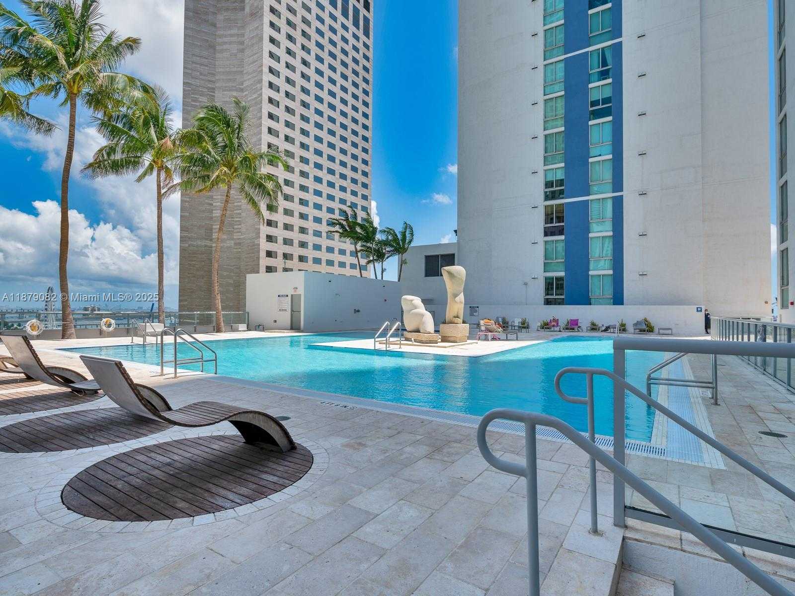 Small Image of 325 Biscayne Blvd, Miami, FL 33131, USA Number 31