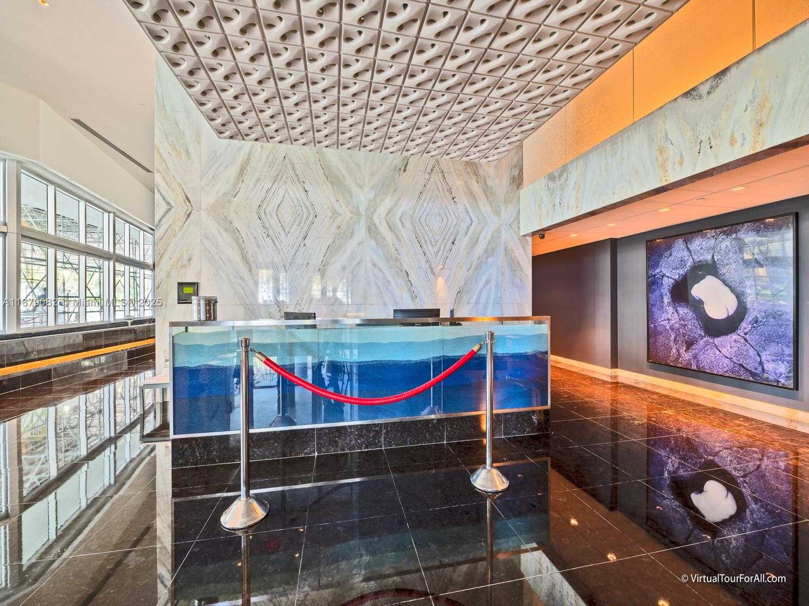 Small Image of 325 Biscayne Blvd, Miami, FL 33131, USA Number 4