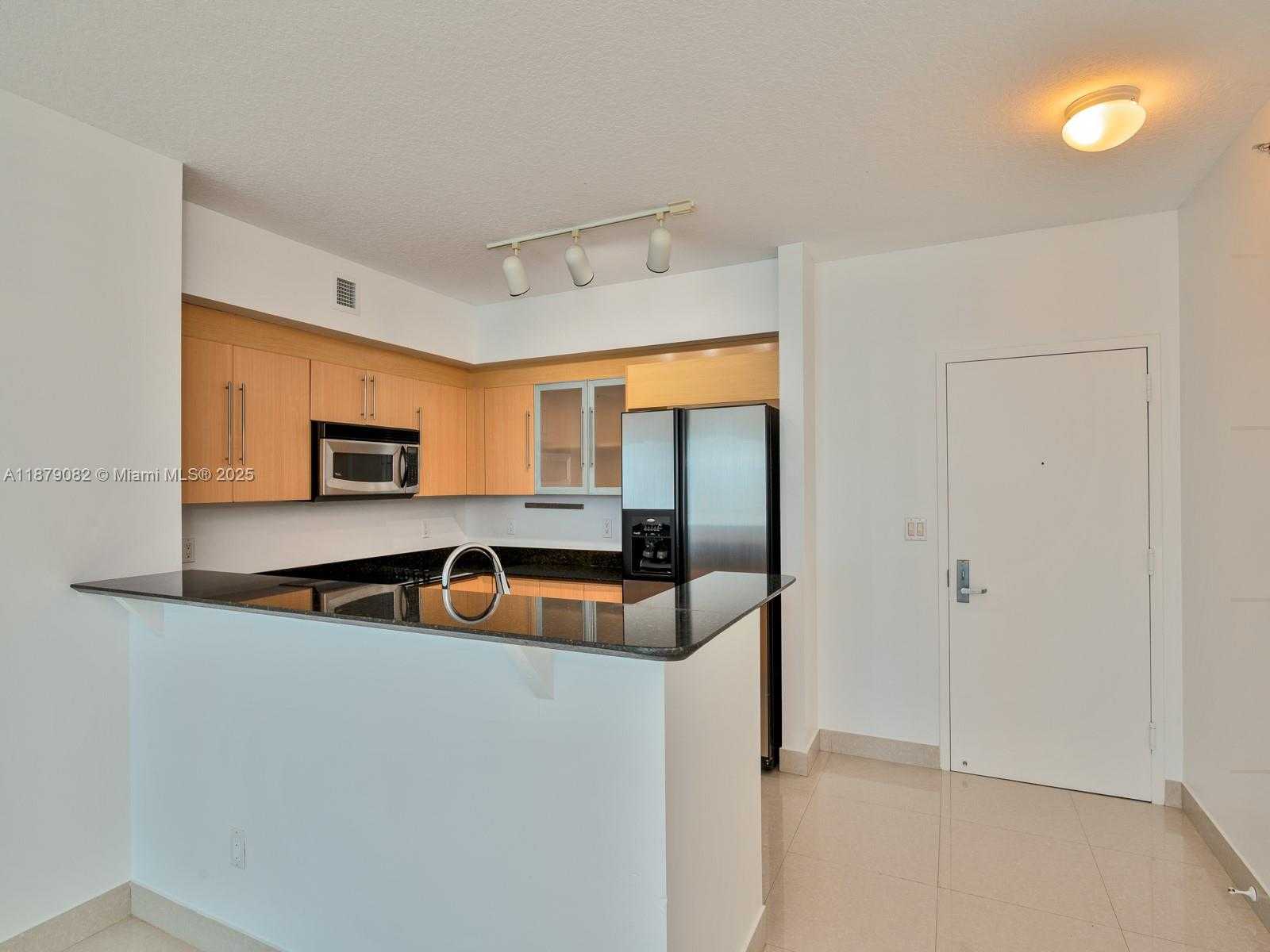 Small Image of 325 Biscayne Blvd, Miami, FL 33131, USA Number 7