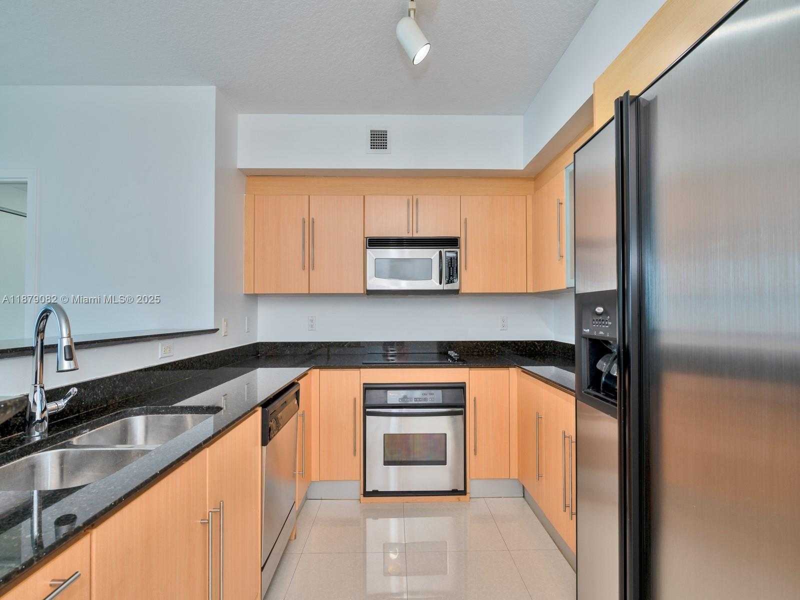 Small Image of 325 Biscayne Blvd, Miami, FL 33131, USA Number 9