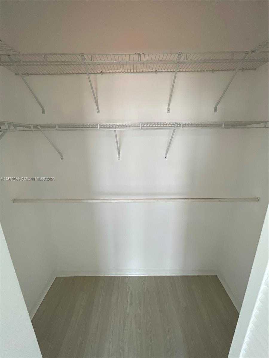 Small Image of 950 BRICKELL BAY DR #3902, Miami Number 12