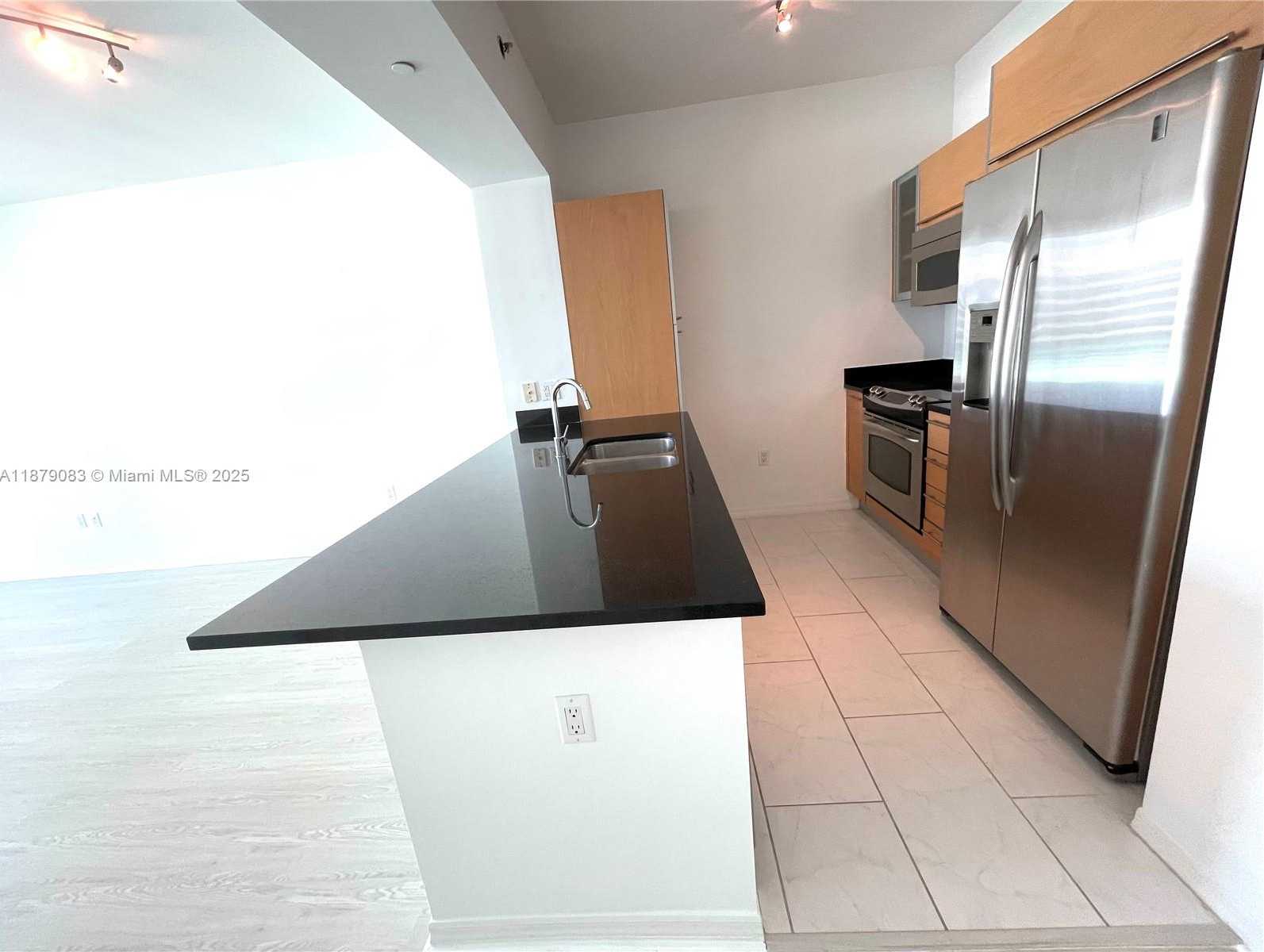 Small Image of 950 BRICKELL BAY DR #3902, Miami Number 3