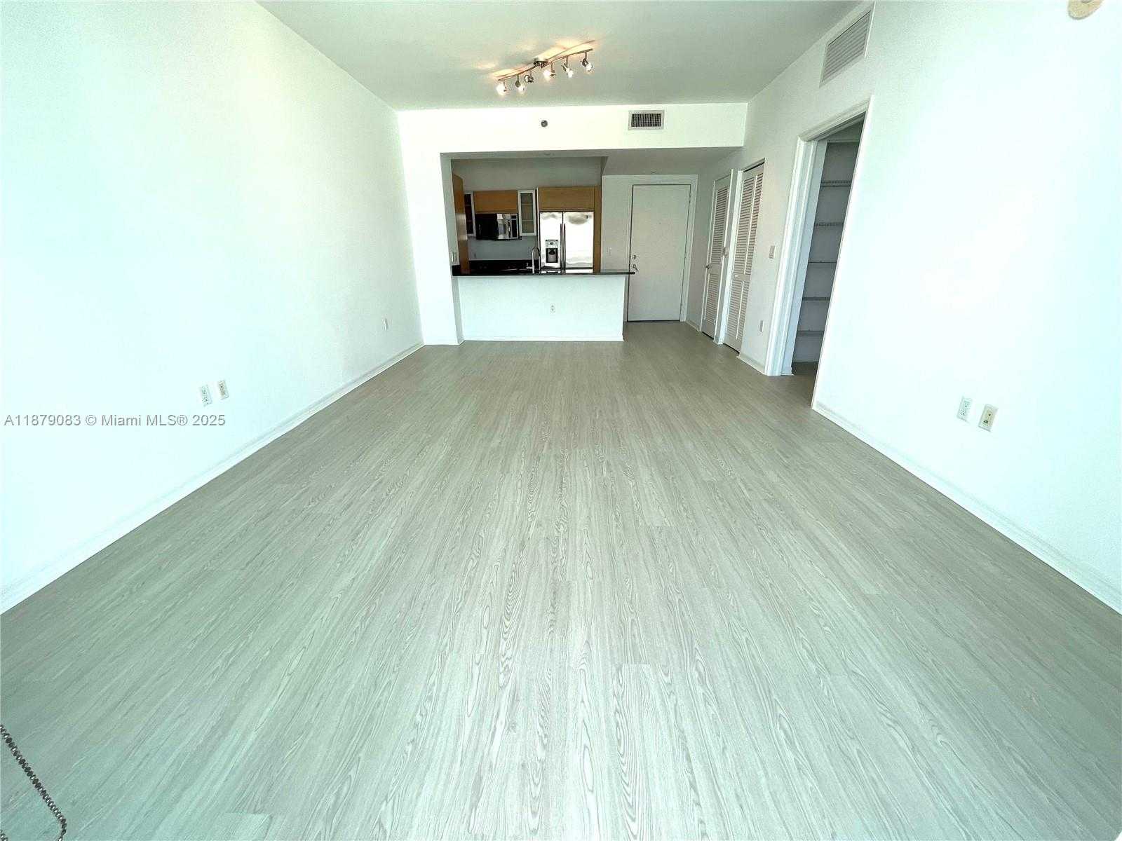 Small Image of 950 BRICKELL BAY DR #3902, Miami Number 4