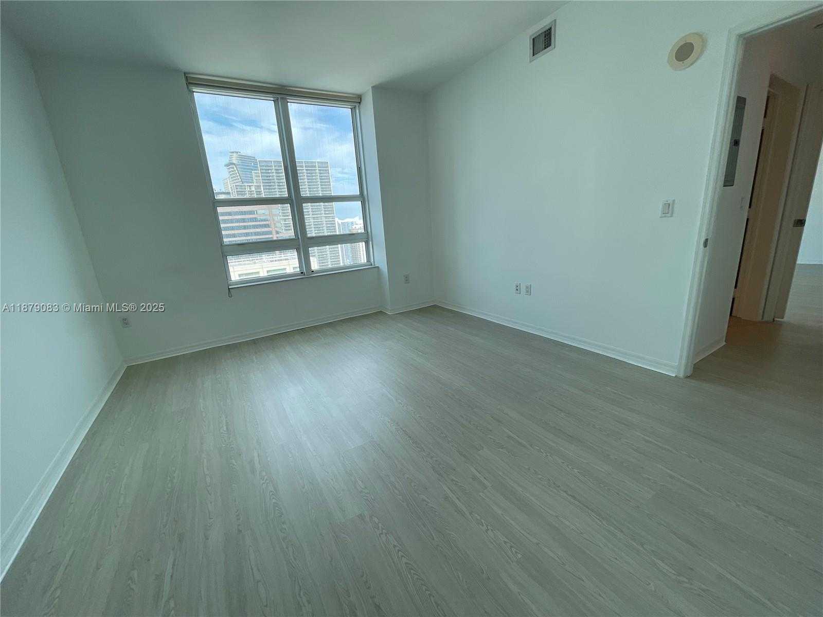 Small Image of 950 BRICKELL BAY DR #3902, Miami Number 5